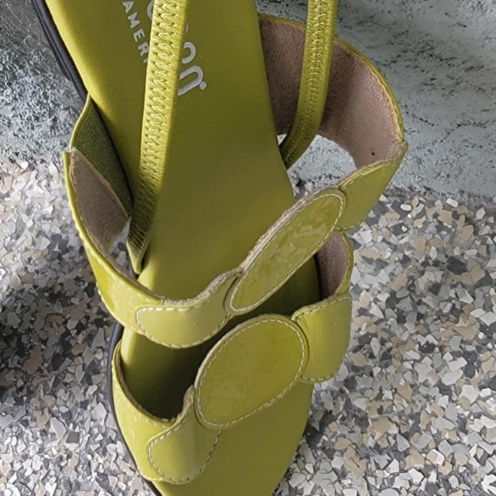 ***Sale***Munro Women's Green Sandals Made In USA - Picture 5 of 6